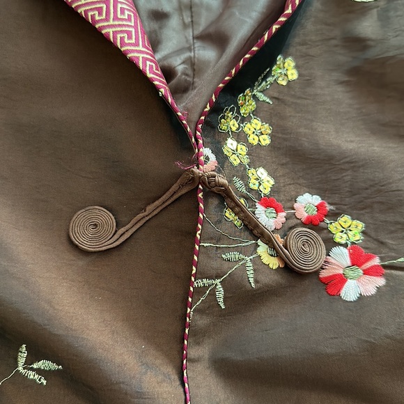 Vintage size small embroidered with flowers gold thread frog clasps - Picture 10 of 17